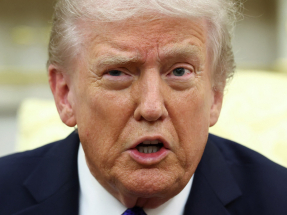 US stocks fell following the Reuters report that the Trump administration is considering curbs exports to China made with US software. File photo: Reuters
