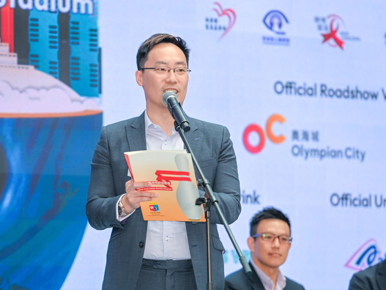 蔡健斌在賽事記者會上表示，積極參與這項賽事的同時，亦大力支持還有17天就正式開幕的十五運會。（中國香港保齡球總會提供）