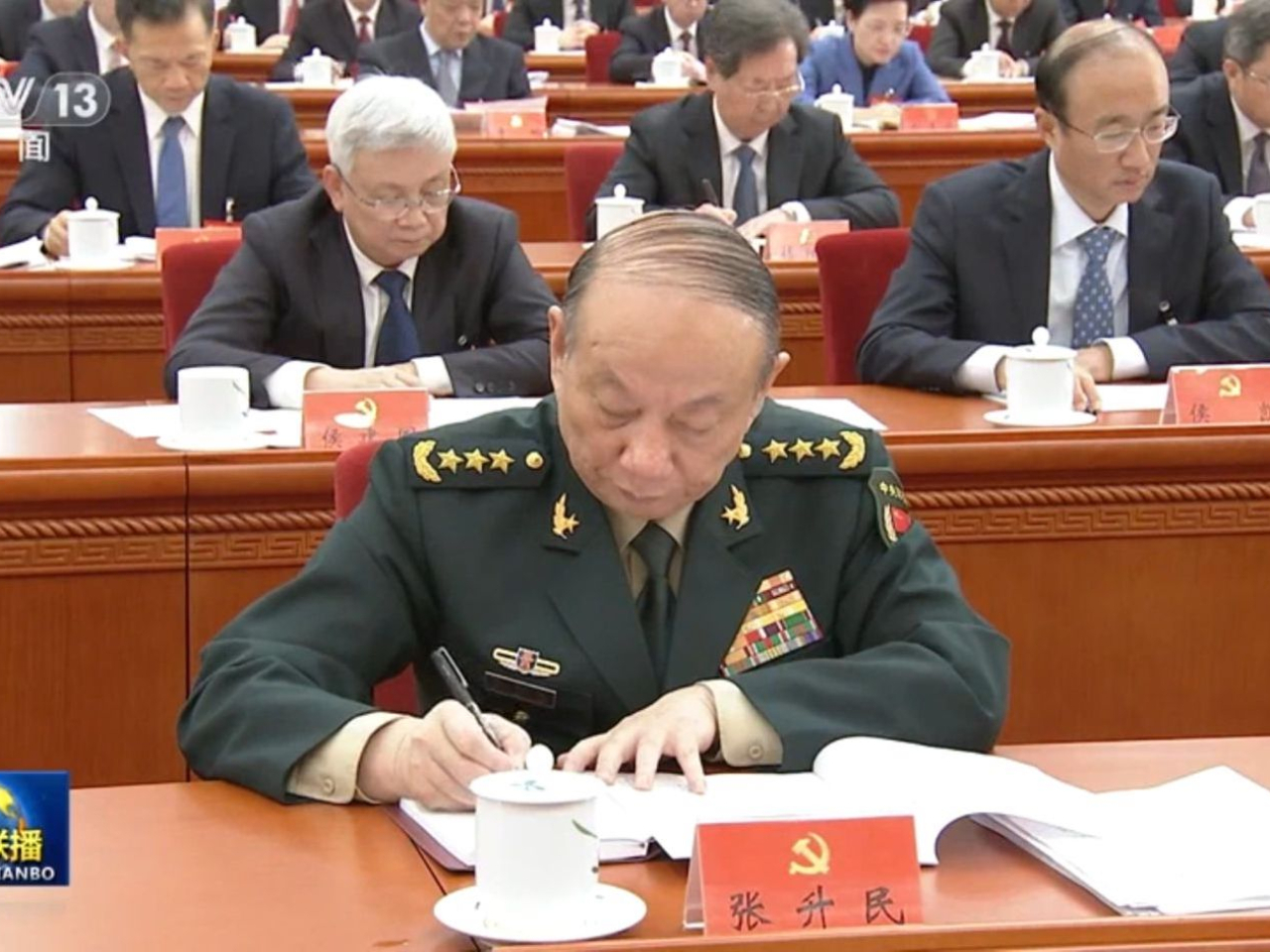 張升民填補政治局原委員何衛東的中央軍委副主席職務。（央視截圖）