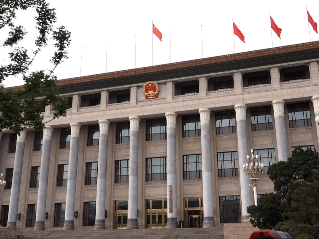 連四日在北京舉行的中共二十屆四中全會閉幕，聽取和討論總書記習近平的工作報告，審議通過有關2026年至2030年十五五規劃的建議等。（港台圖片）