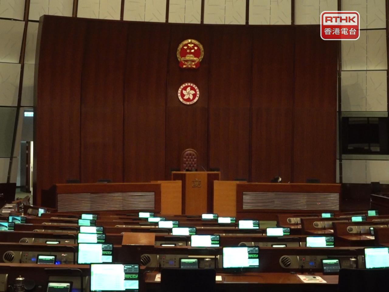 文章指這次選舉的成功舉行，對於加快推動香港由治及興，更好推進符合香港實際高質量民主意義重大、影響深遠。（港台圖片）