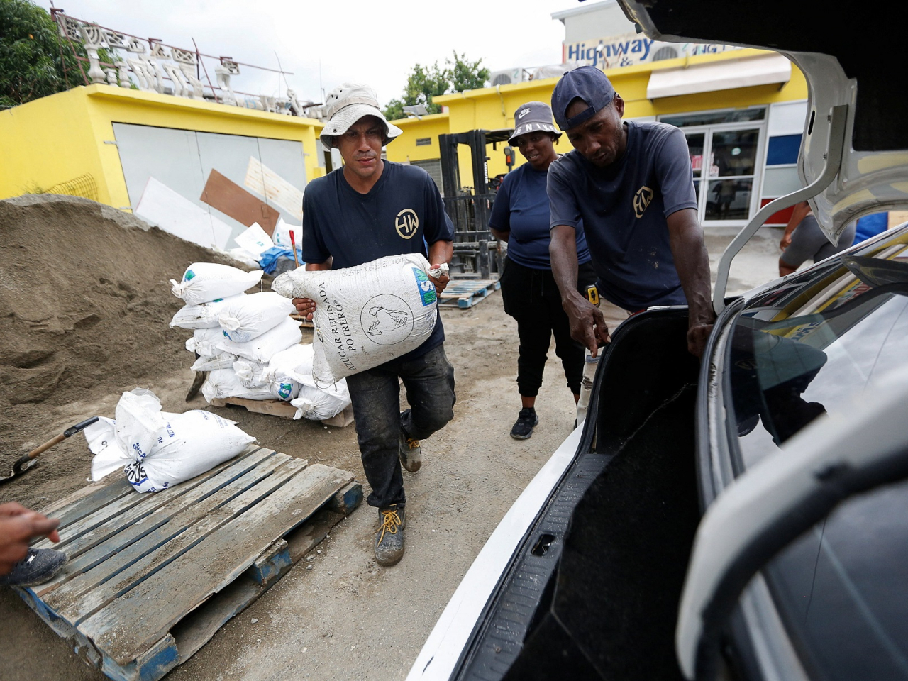 People make preparations ahead of the arrival of Hurricane Melissa in Kingston, Jamaica. Photo: Reuters