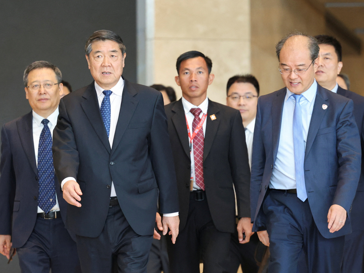 中美經貿中方牽頭人、國務院副總理何立峰參與中美經貿團隊在吉隆坡的第二日磋商。(路透社)