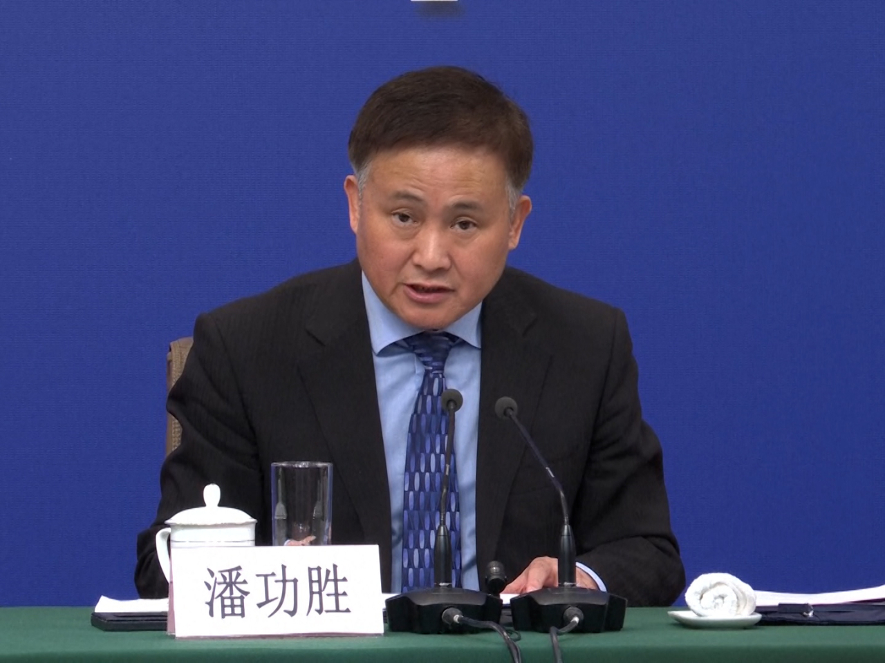 潘功勝提出,下一步落實落細適度寬鬆貨幣政策,為鞏固拓展經濟回升向好勢頭,營造適宜的貨幣金融環境。(央視資料圖片)