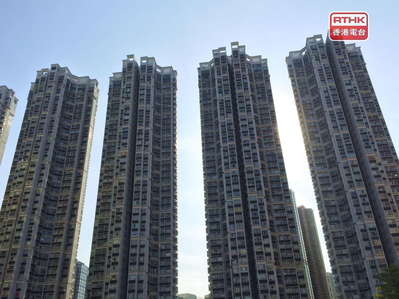 本港兩大地產代理數據顯示,周末10大屋苑二手成交均創逾1年半新高。(港台圖片)