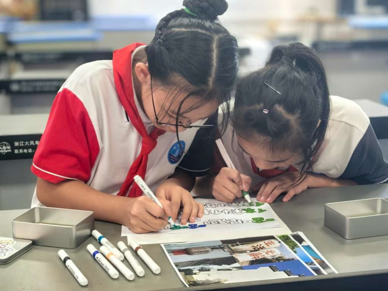 「誇誇漂流盒」收集不同人不同方言寫的讚揚説話,讓大家感到被理解以及有情感陪伴。(受訪者提供)