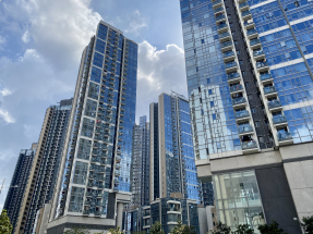 中原地產指出第3季樓市氣氛好轉，銀行趁機推售銀主盤，加快銀主盤消耗。（港台圖片）