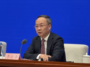 李雲澤指出，要積極識變、應變、求變，牢牢守住不發生系統性金融風險底線。（港台圖片）