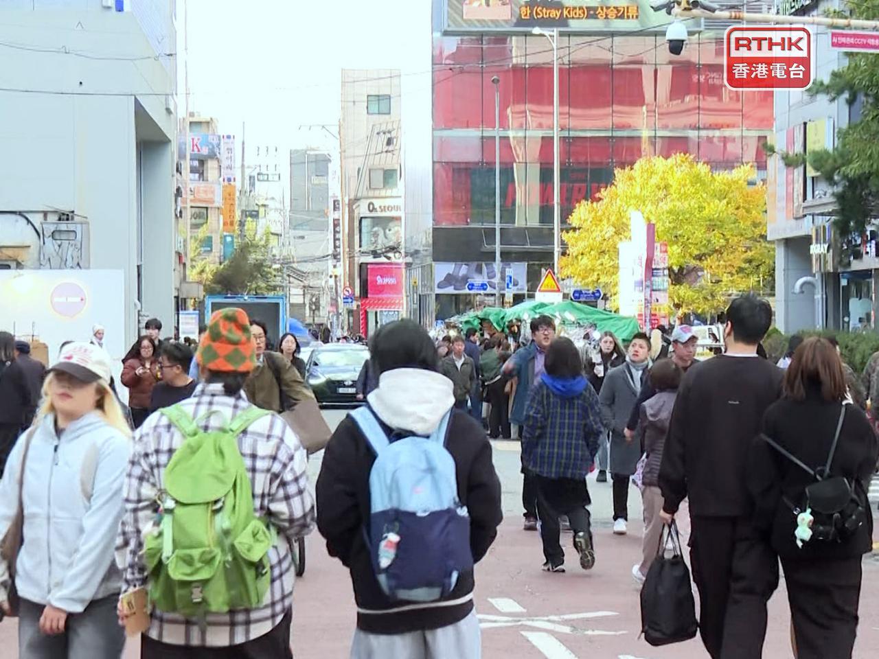 有南韓旅行社說，在首爾一些熱門景點，來自中國的旅行團數目比以前增加不少。（葉燿坤攝）