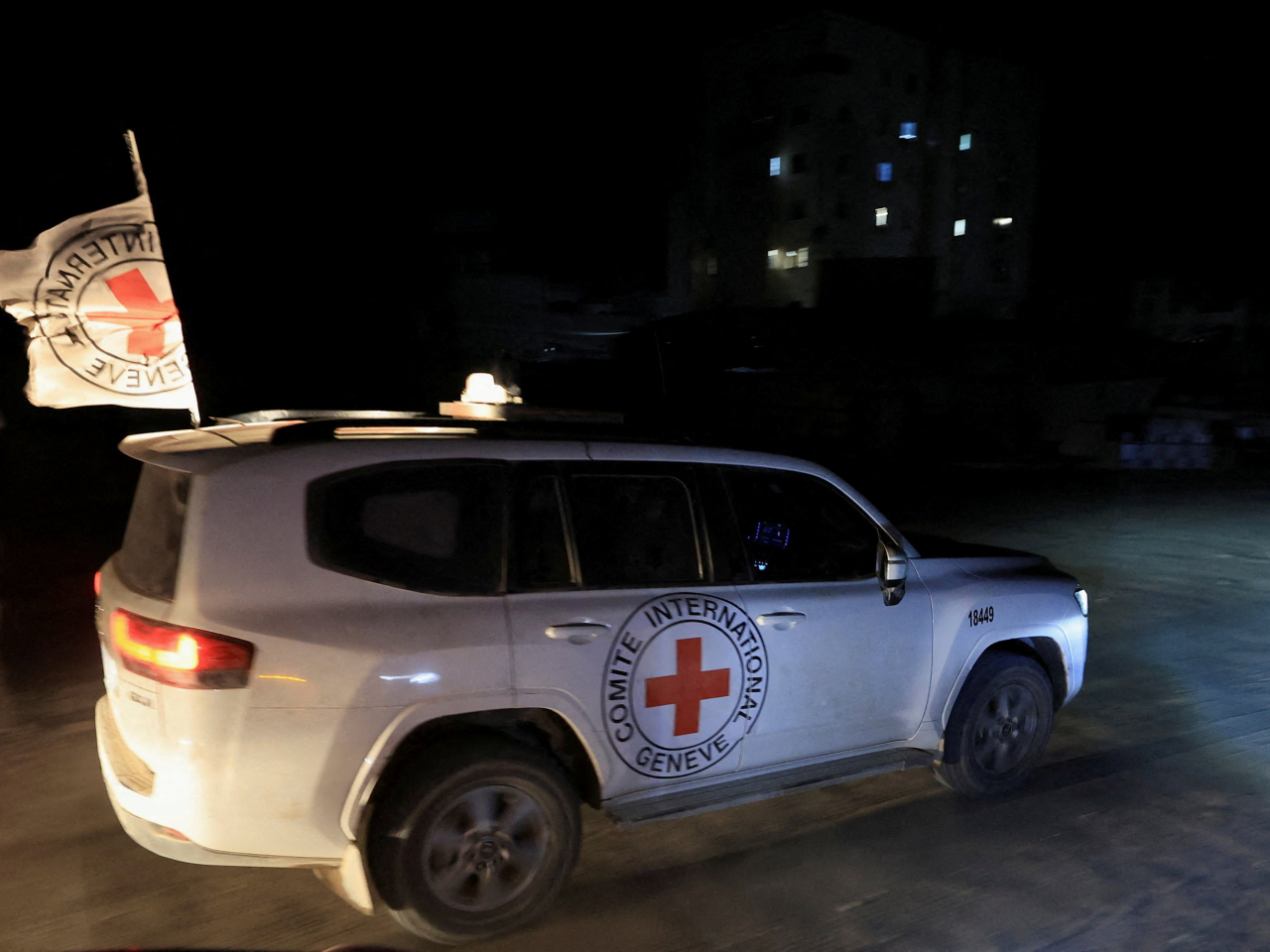 以色列星期一晚收到哈馬斯交還被扣押人員的遺骸。（路透社）