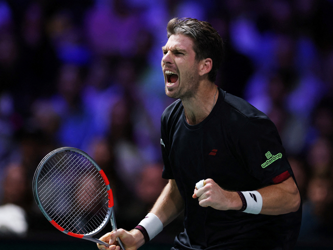 英國球手羅利爆冷淘汰艾卡拉斯,職業生涯首次擊敗世界排名第一球手。(路透社)