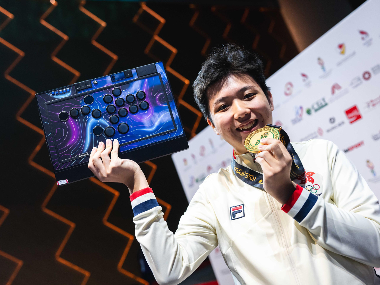 陳栢賢於今屆新增的電競項目,為香港贏得「街頭霸王6」冠軍。(港協暨奧委會提供)