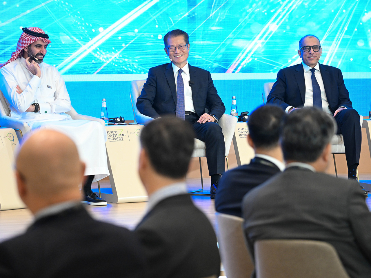 陳茂波（中）出席未來投資倡議大會，並參與由滙豐舉辦的早餐會。（政府新聞處）