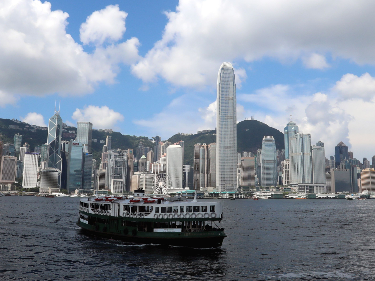 溫嘉煒認為若港銀今次跟隨下調最優惠利率，估計減幅與9月一樣是0.125厘。（新華社資料圖片）