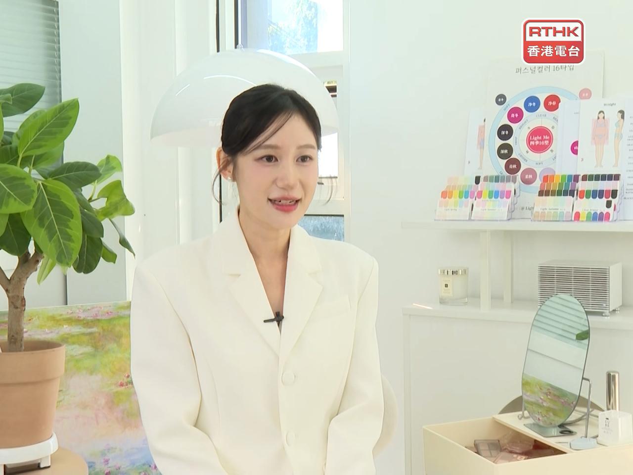 王璇說，有在中國內地從事化妝品、時裝等行業的人士，特登來南韓上堂，成學之後回到國內有助增銷售店舖的生意。（葉燿坤攝）