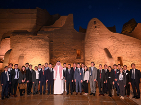 HK 'ready to be financial bridge in global expansion'