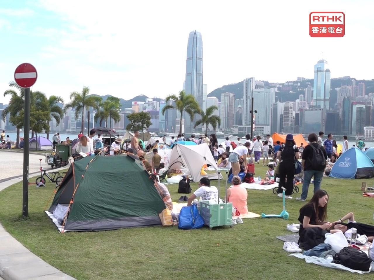 為配合在西九文化區舉行的大型活動，藝術公園多處草坪及海濱長廊於今天暫時封閉。（港台圖片）