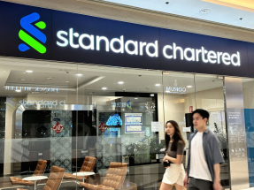 渣打集團第3季列帳基準稅前盈利17.7億美元，以固定匯率計，按年升2%，按季跌23%。（港台圖片）