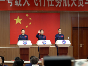 神舟二十一號指令長張陸稱以學生心態重新投入高強度訓練