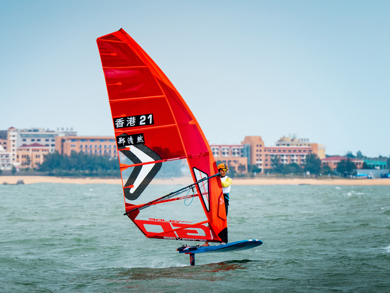 鄭清然在十五運會帆船項目男子水翼帆板級賽事,總決賽得第4名。(中國香港帆船總會提供)