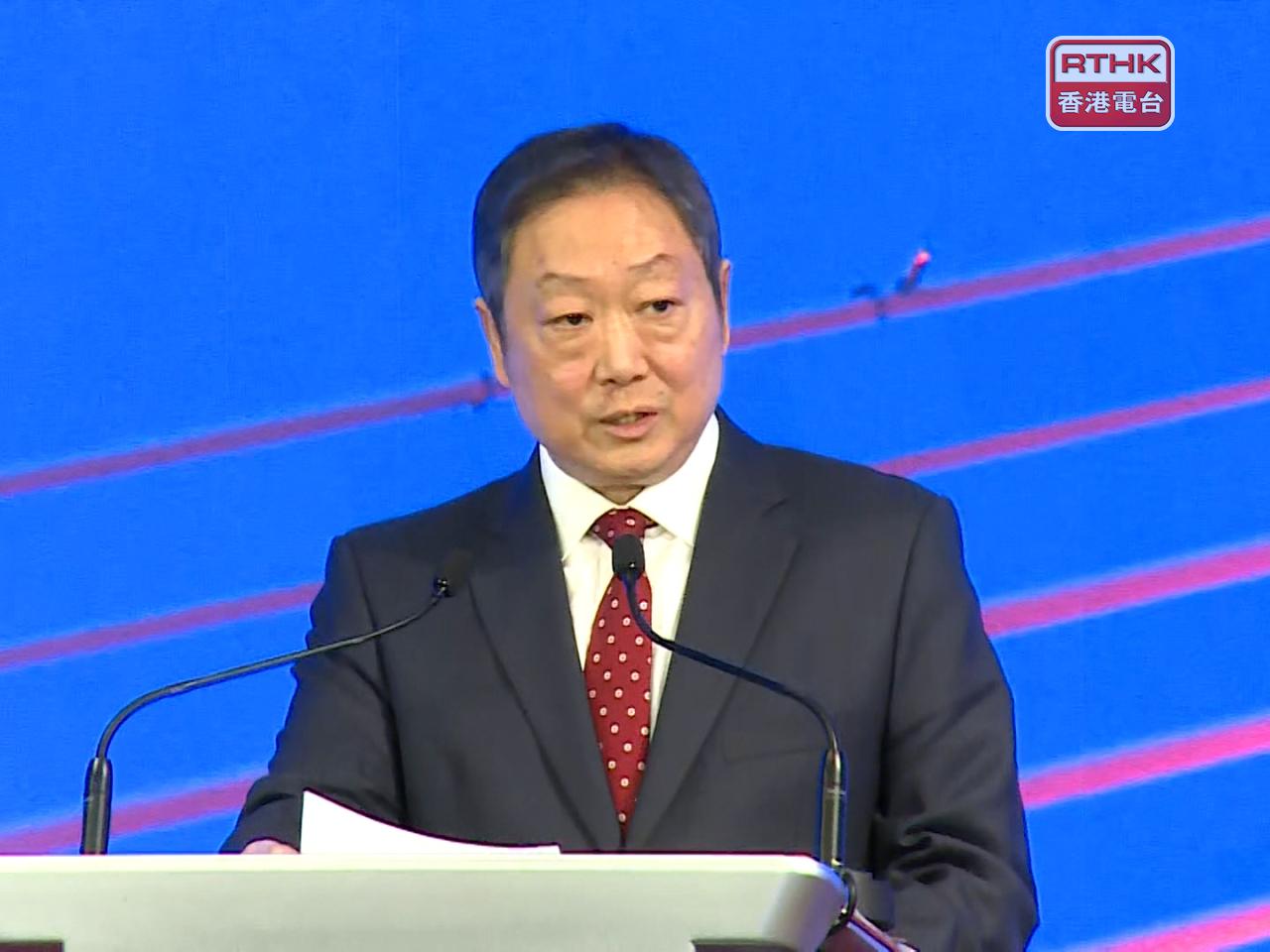 黃天祐說，北京企業在港股市值與數量均佔重要地位。（港台圖片）