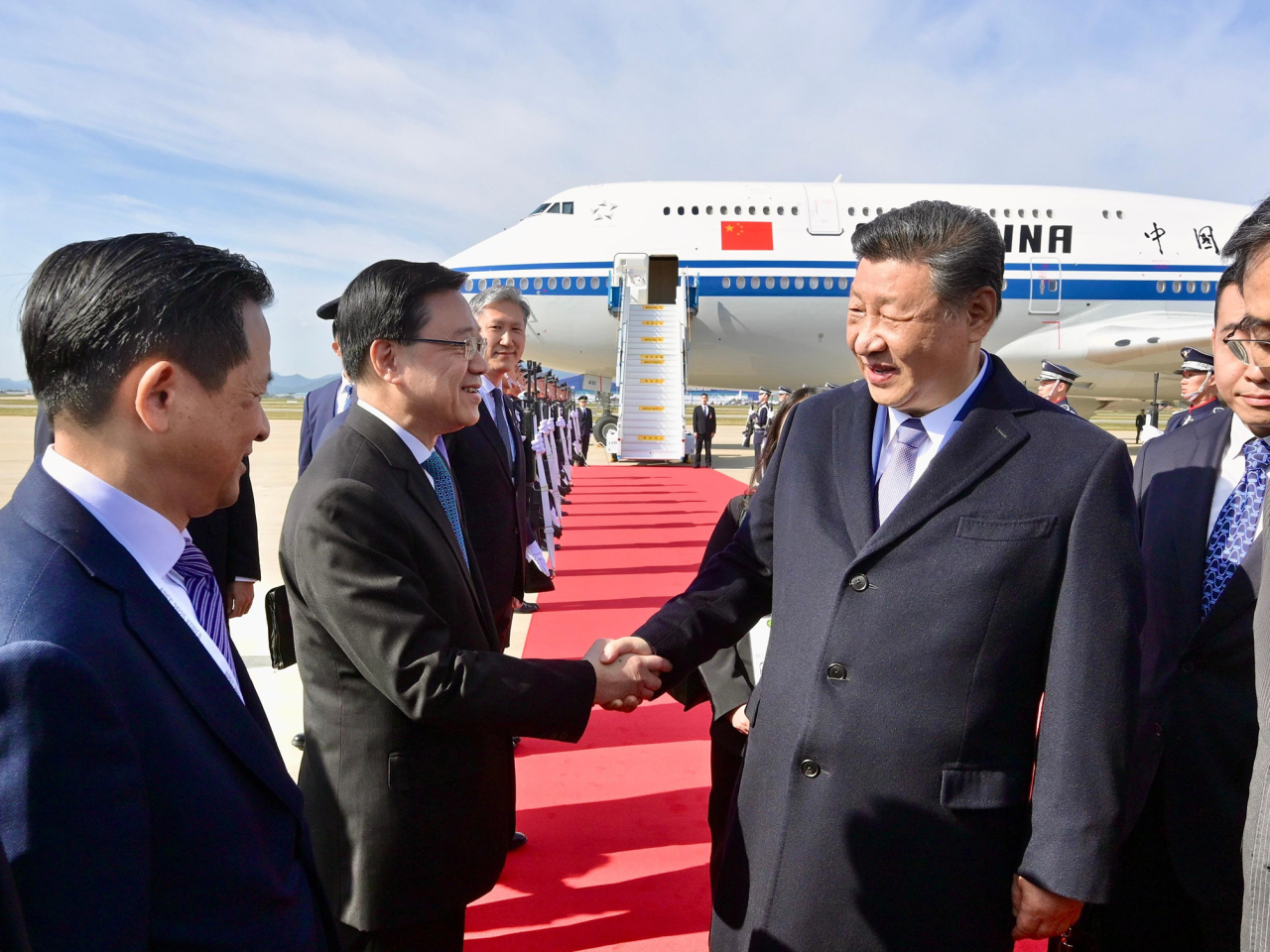 李家超表示,金融是現代經濟的核心,唯有持續創新、主動變革、勇於重塑,才能在變局中開創新局。(政府新聞處)