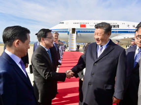CE greets Xi, meets Hongkongers in South Korea