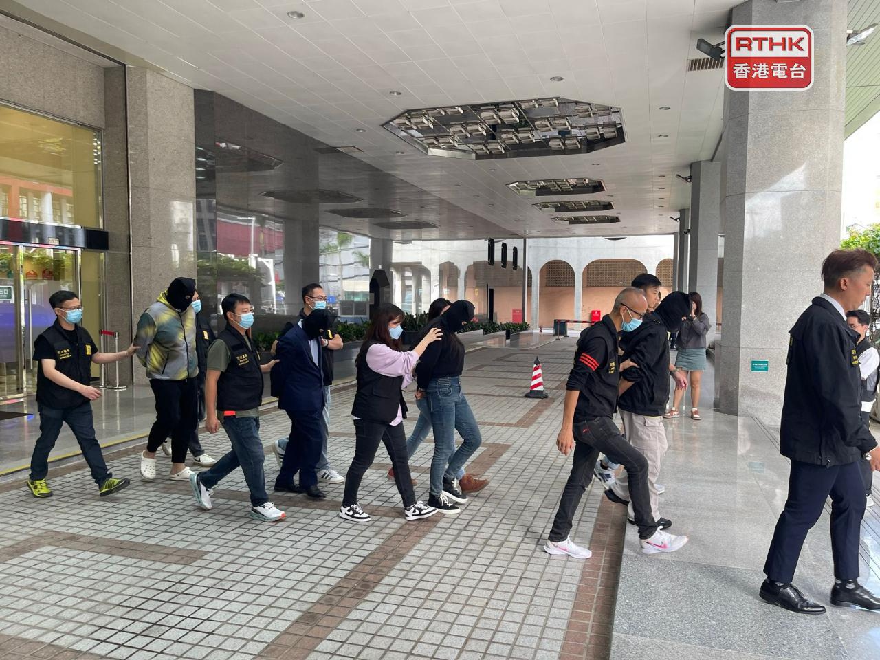 澳門司警拘捕4名男女,包括3名港人及1名澳門人。(鄭月明攝)