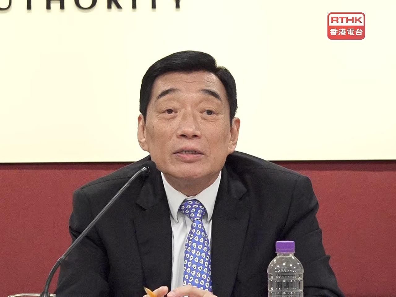 范鴻齡說,若員工因輪班時間未能配合投票,鼓勵各部門主管透過彈性及不影響病人服務安排,讓同事前往投票。(港台圖片)