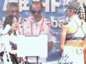 十五運會|羅淑佩到維園觀看沙排比賽 並與港隊女子運動員交談