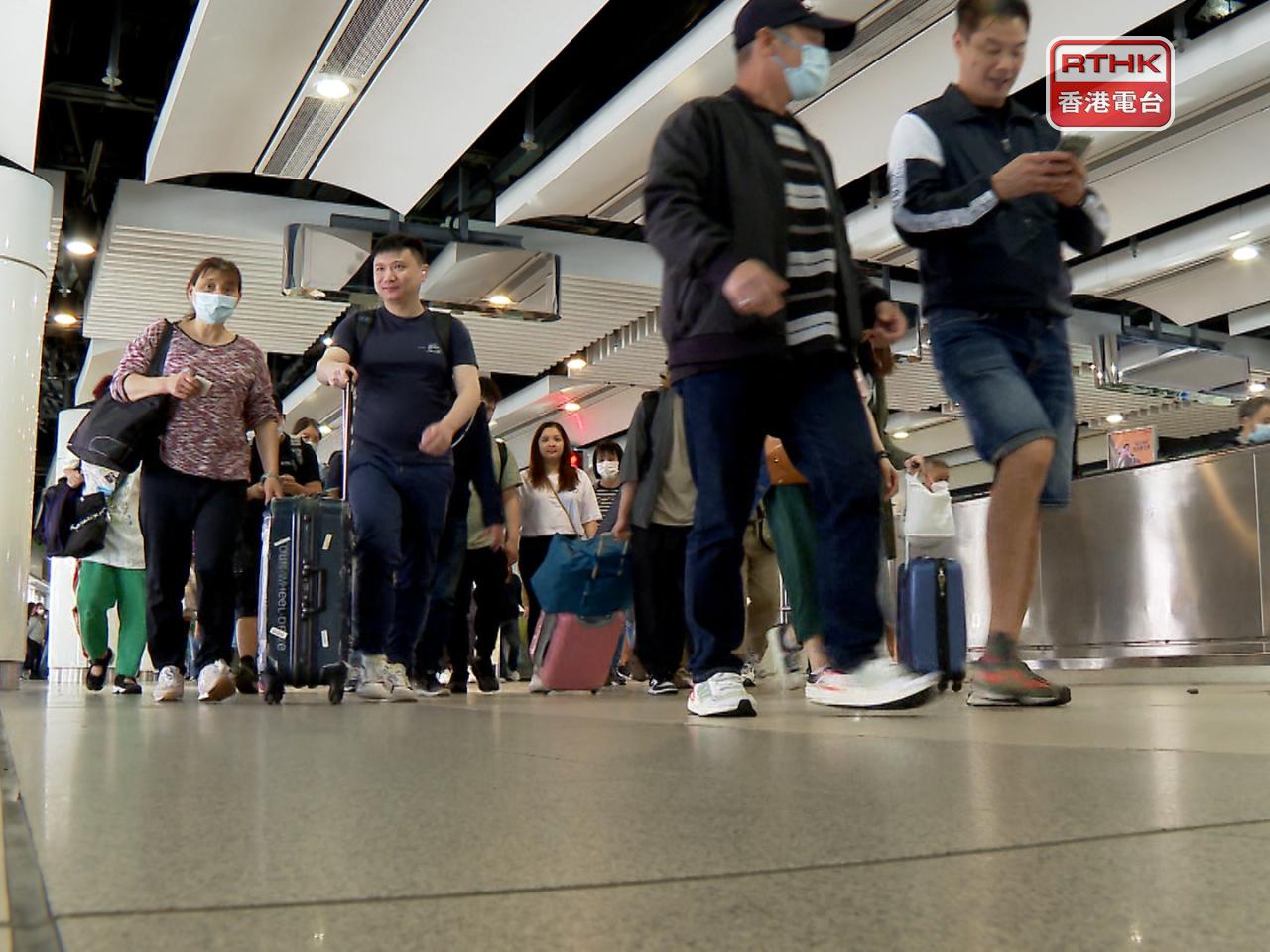 政府明日起擴展「短期訪客計劃」,將會涵蓋17個界別。(港台圖片)