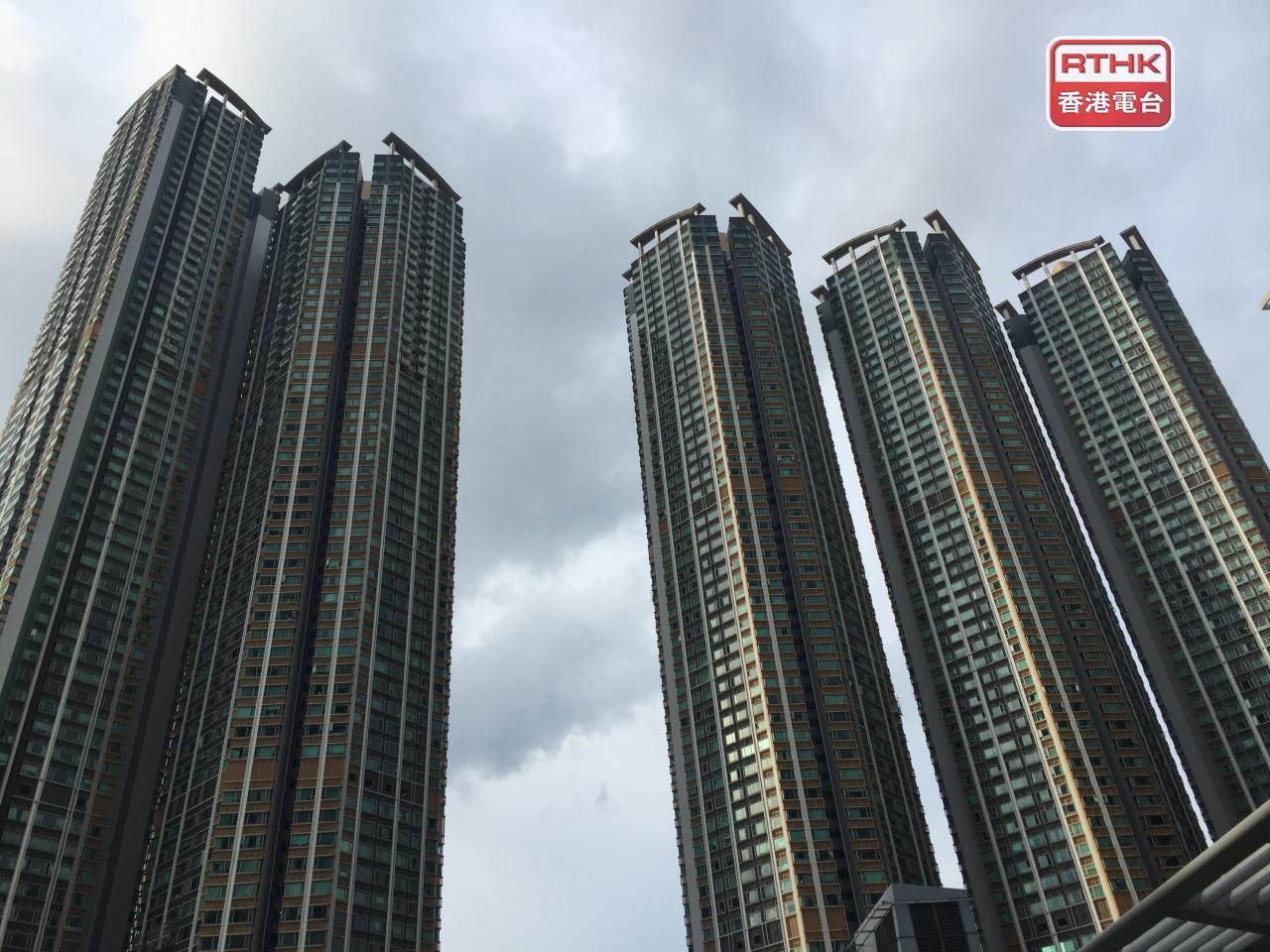 李婉茵稱港鐵及私人補地價項目以中小型單位為主,估計單位數量短期仍處於較高水平。(港台圖片)