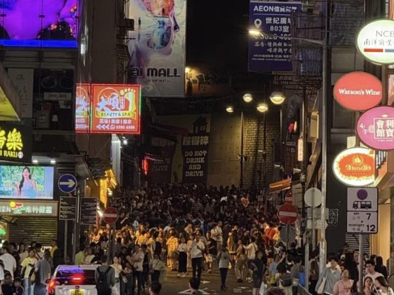 不少市民到蘭桂坊慶祝萬聖節。（市民提供）