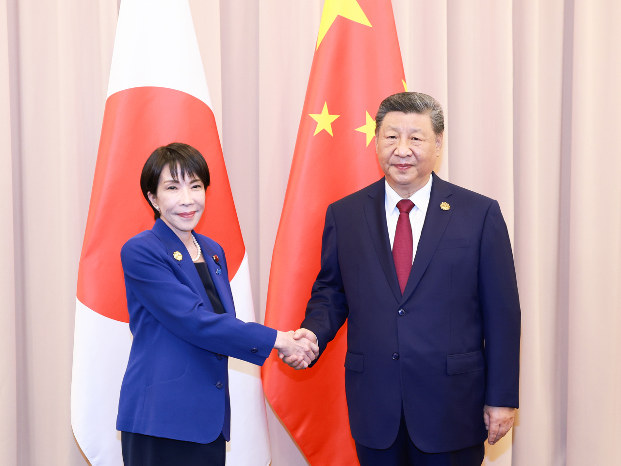 習近平與高市早苗會面。(新華社)