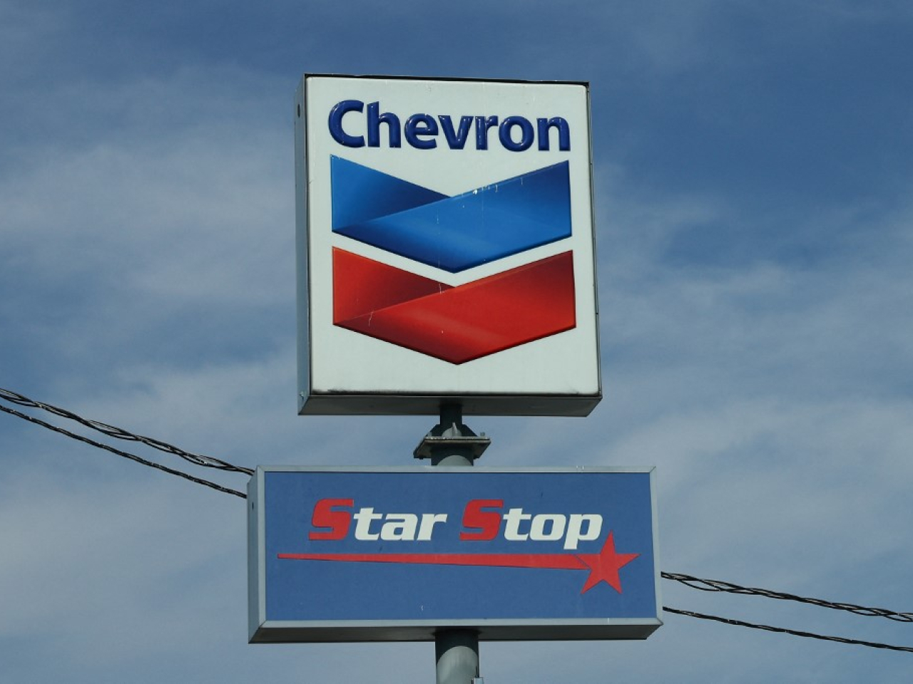 雪佛龍公布上季經調整每股盈利1.85美元，高過市場預期。（法新社資料圖片）