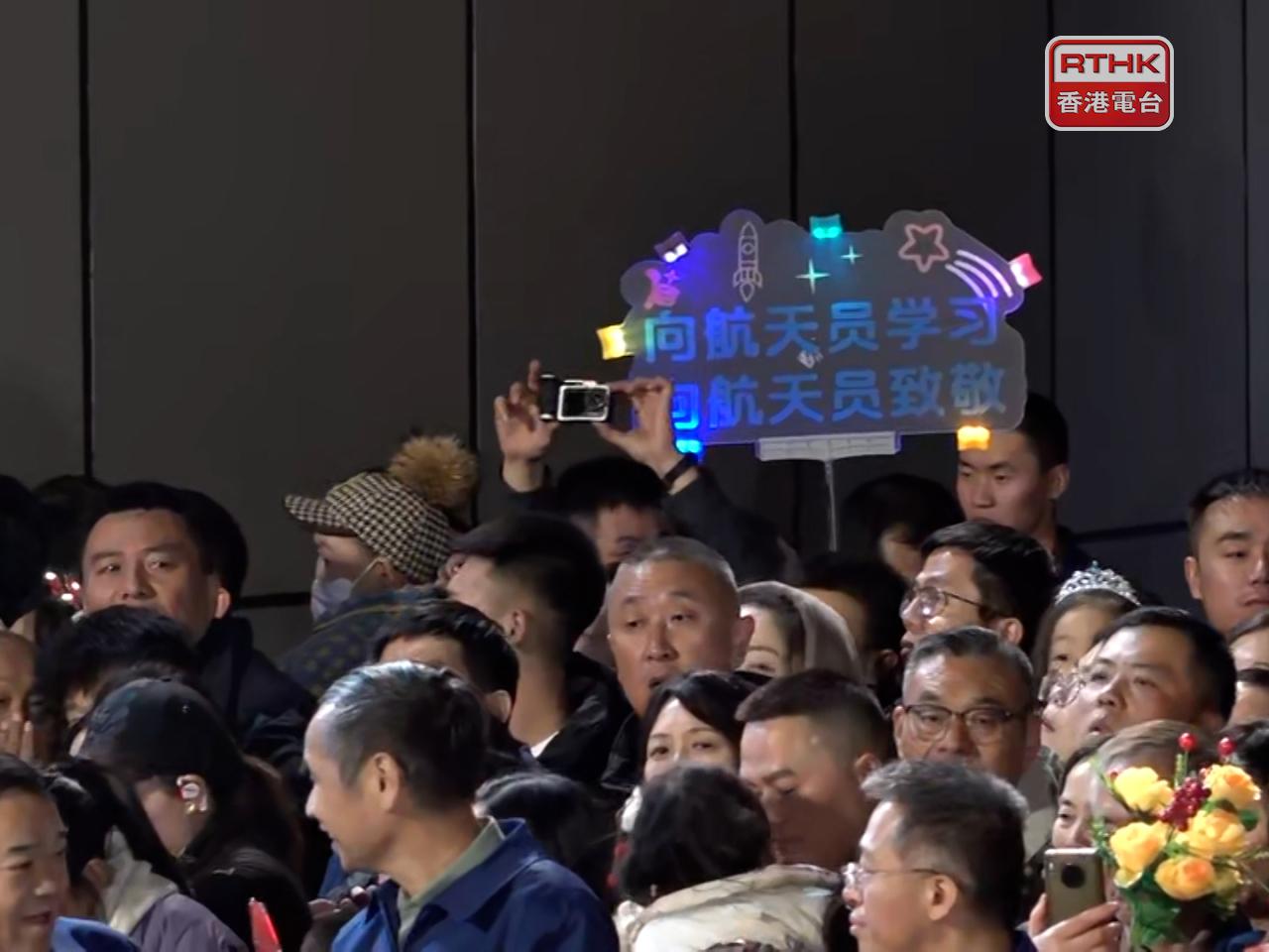 大批民眾在場觀看。（陳韋丞攝）