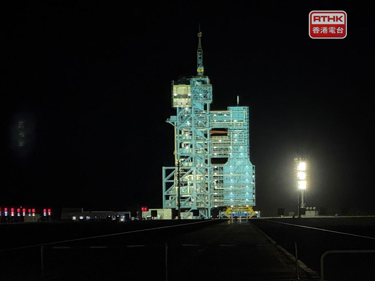 神舟二十一號載人飛船預計晚上11時44分發射。（任浩鋒攝）