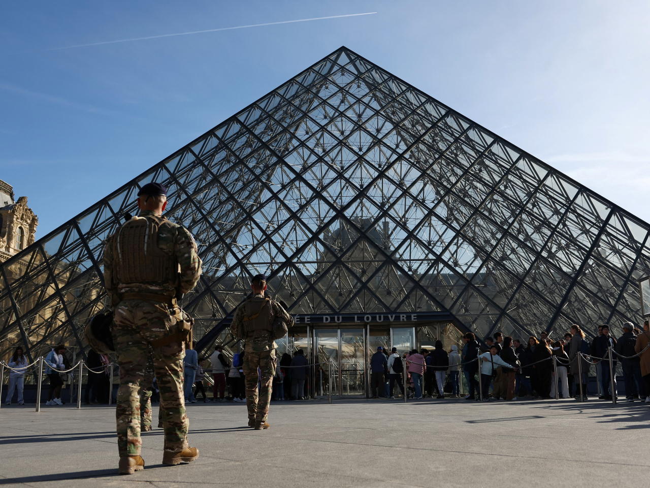 羅浮宮失竊案後,當局加強保安。(路透社資料圖片)
