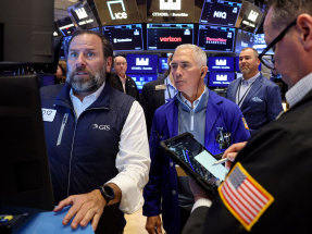 美股3大指數扭轉上日弱勢，全個10月累計連升6至7個月。（路透社資料圖片）