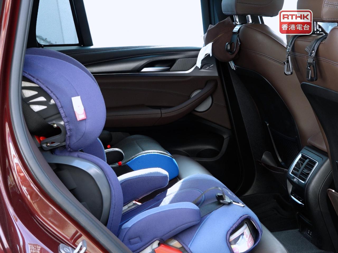 Private car drivers must use a child-restraining device for those under eight, unless they are 1.35m tall. Photo: RTHK