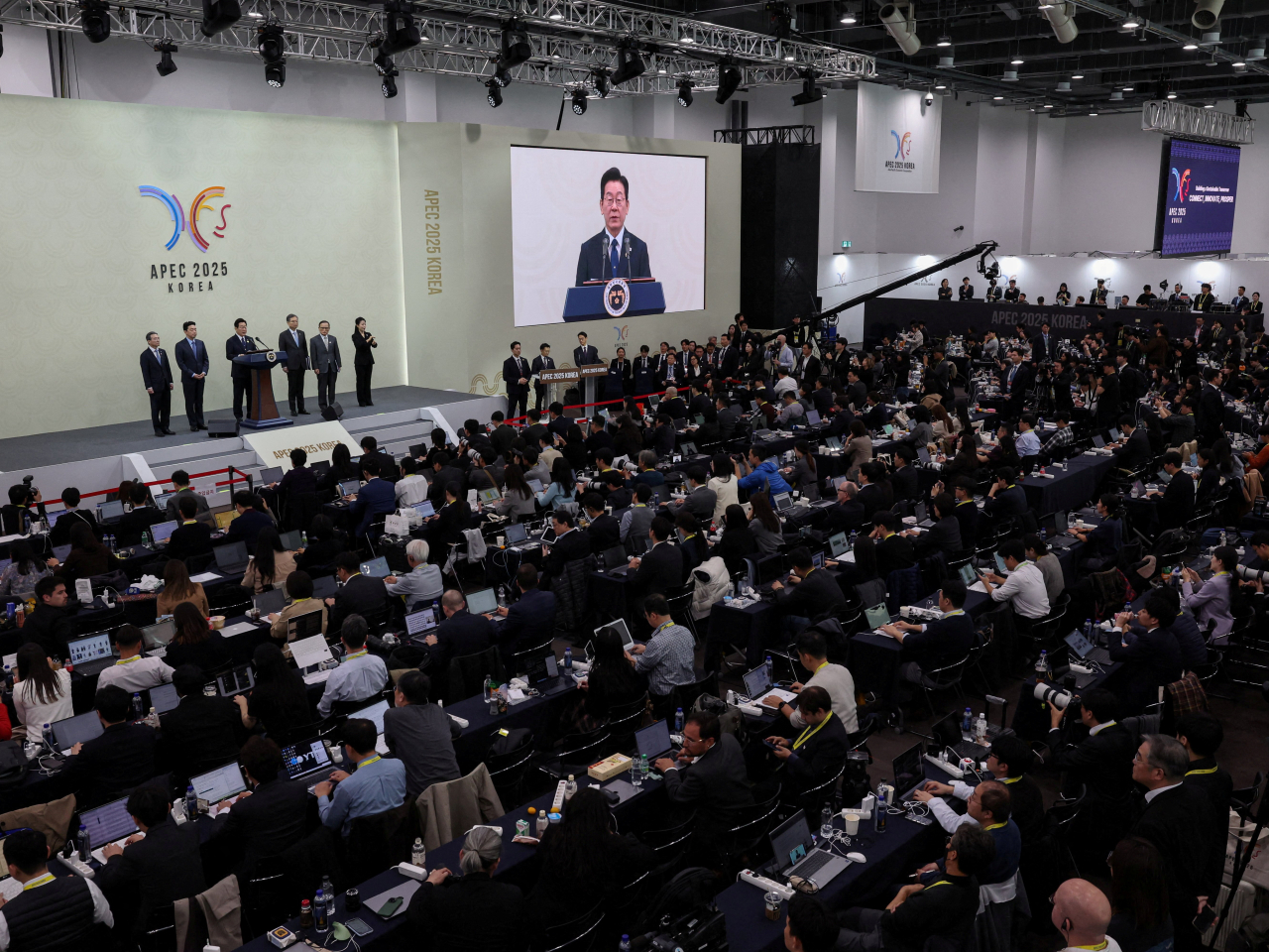 李在明在總結會議時表示,各國領導人就貿易和投資暢通達成共識。(路透社)