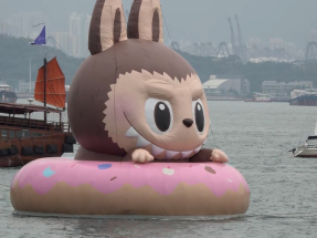 四個巨型充氣卡通雕塑維港巡遊　完成後將不再展示