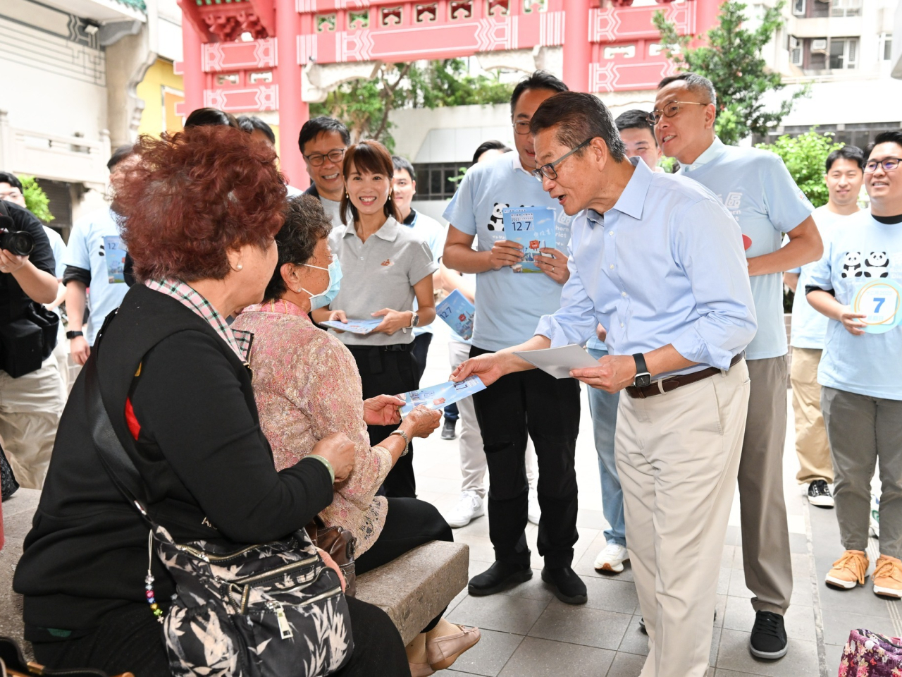 陳茂波呼籲市民在投票日踴躍投票，選出最合適的代表進入立法會。（陳茂波社交網頁圖片）
