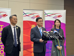 CE able to give Xi fast briefing when they met at Apec