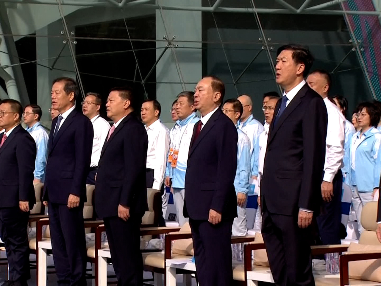 十五運會火炬傳遞啟動儀式今早9時在深圳市蓮花山公園舉行，廣東省委書記黃坤明(右三)等省市領導出席。