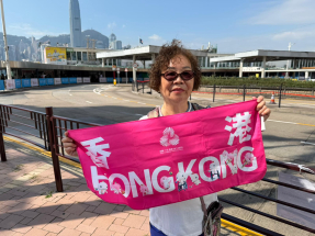 十五運會｜有內地客圍觀火炬接力　家長冀小朋友培育國民身分認同