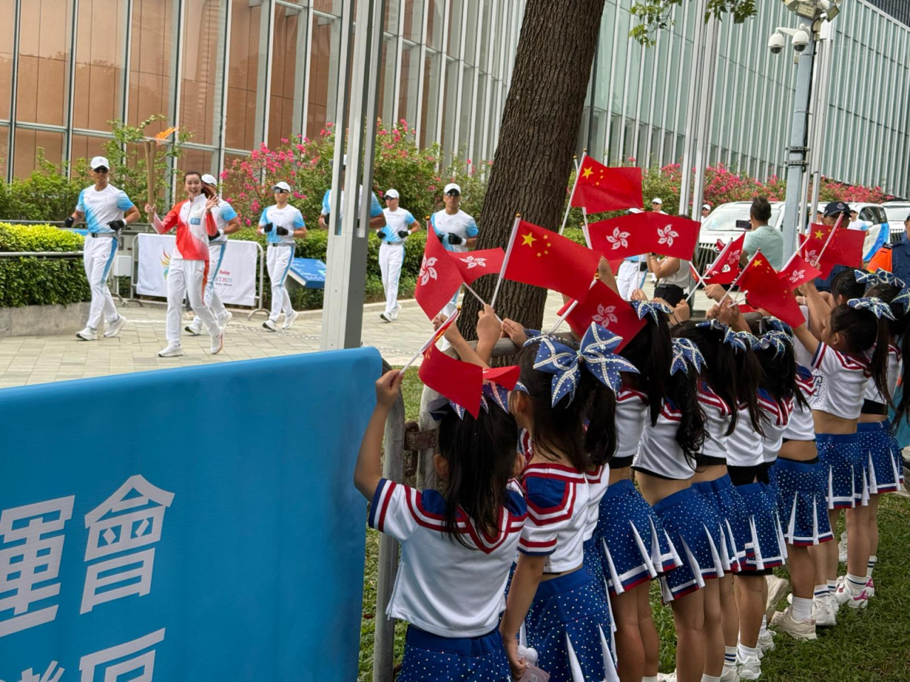 Children joined the enthusiastic crowds to cheer and support the torchbearers. Photo: RTHK