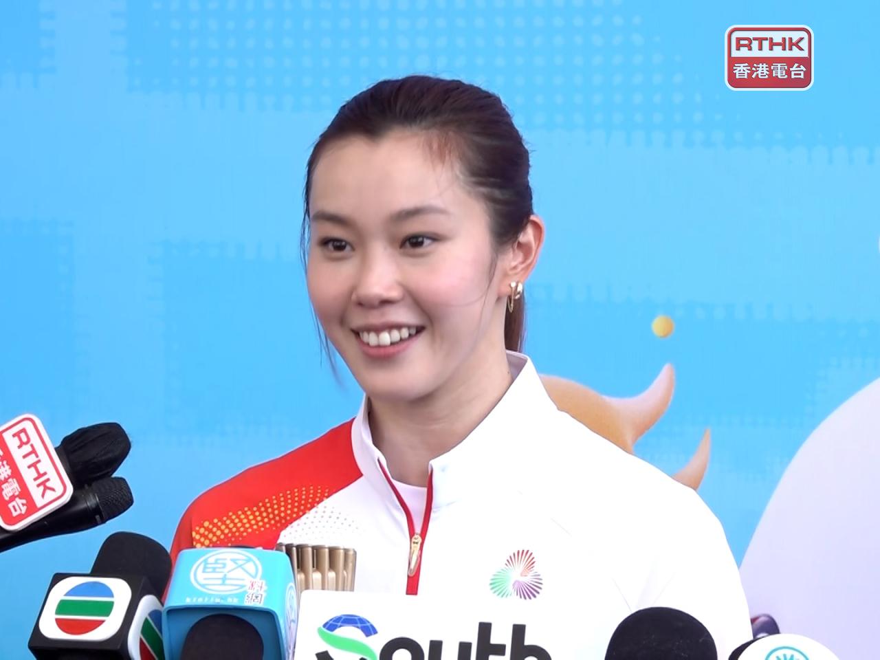 歐鎧淳說，在香港這個熟悉的地方做火炬手，感到很榮幸，力量很大。（施華駿攝）