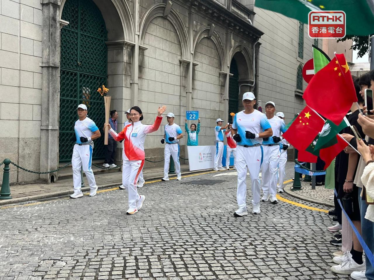 澳門社會文化司司長柯嵐是火炬手之一。（鄭月明攝）