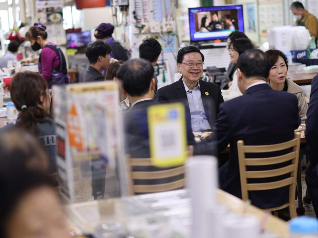 Chief Executive John Lee and his team have breakfast with the mayor of Gyeongju. Photo courtesy of the chief executive’s social media